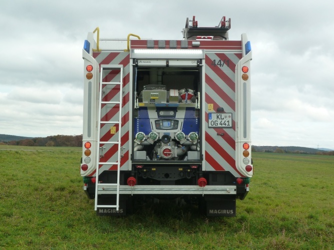 Geräteraum Rückseite / Pumpenbedienstand