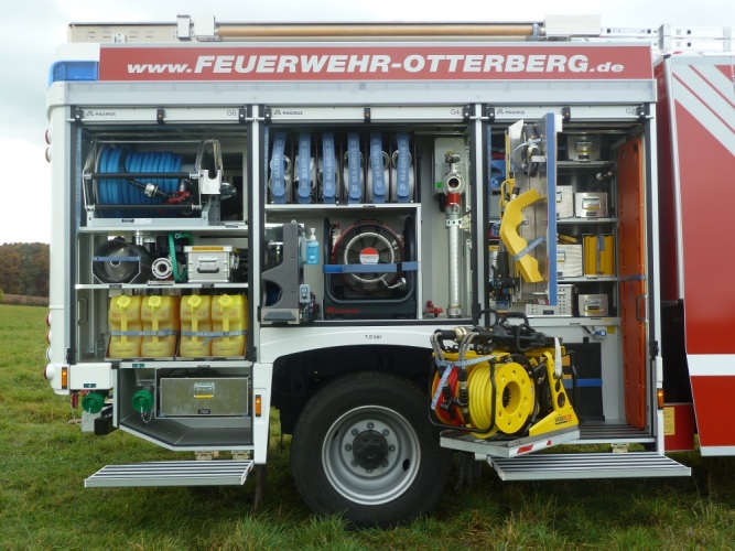 Geräteräume Beifahrerseite, Auszüge herausgezogen